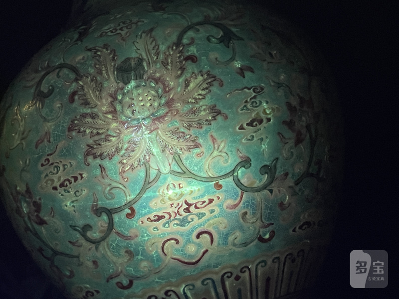 清乾隆 松石绿地洋彩福寿花卉如意万代双耳瓶 - 图13